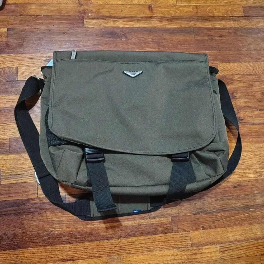 Dockers canvas laptop messenger bag